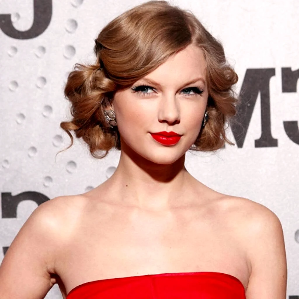 Тейлор Свифт каре кудри