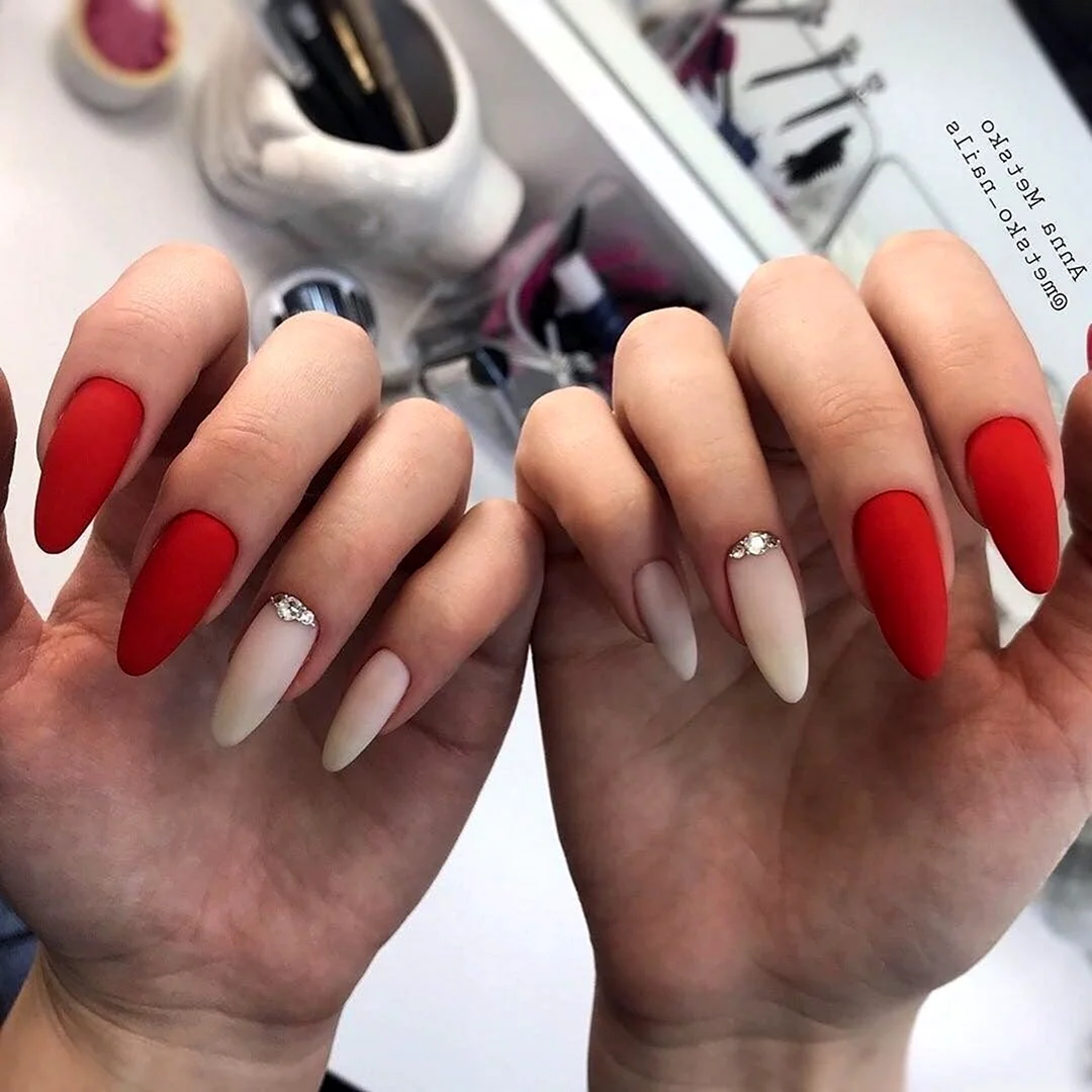 Красный маникюр на длинные ногти