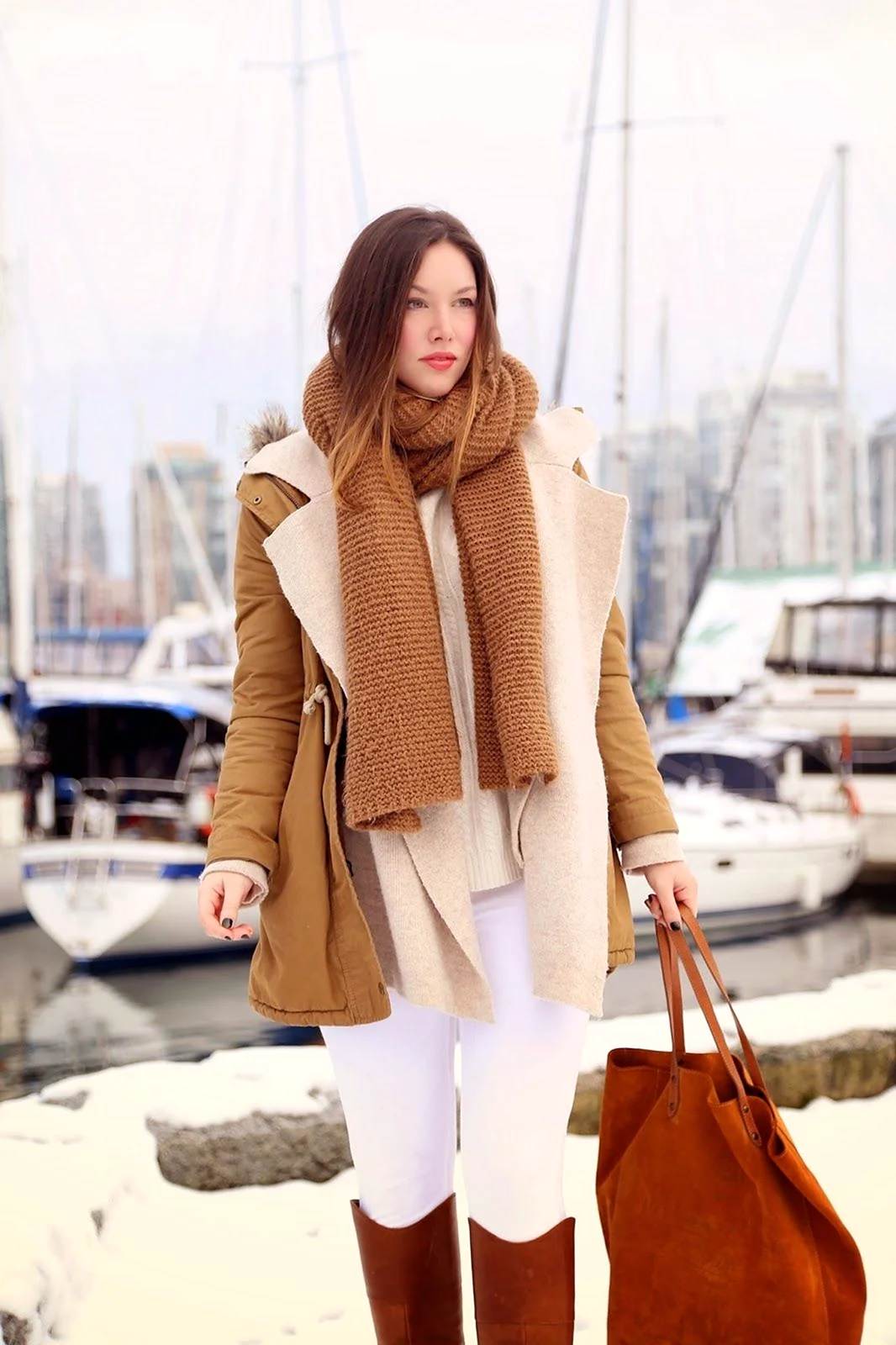 Образы с бежевой курткой