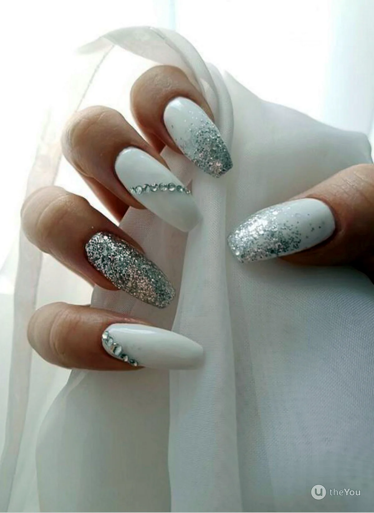 Белый маникюр