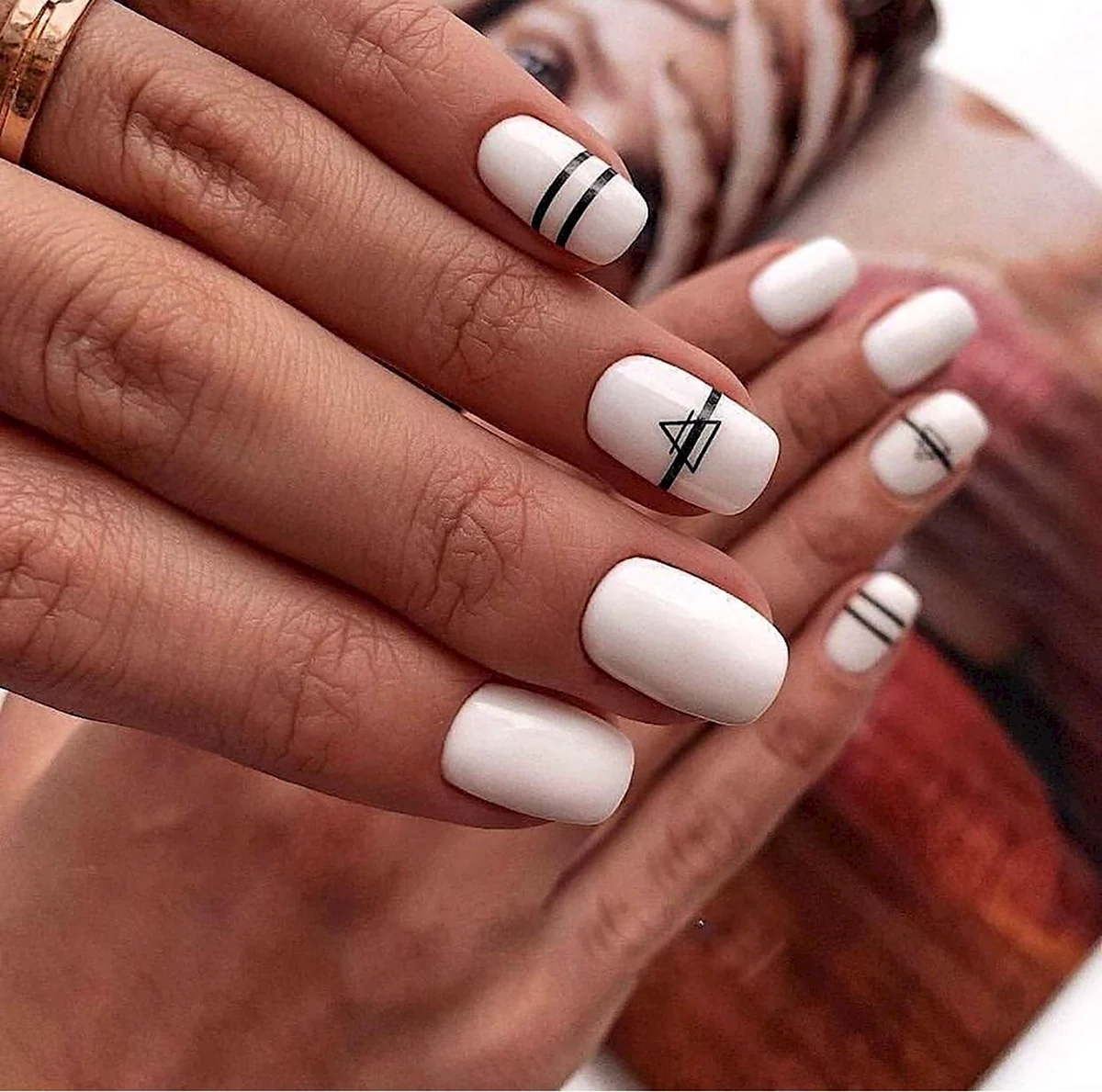 Белый маникюр