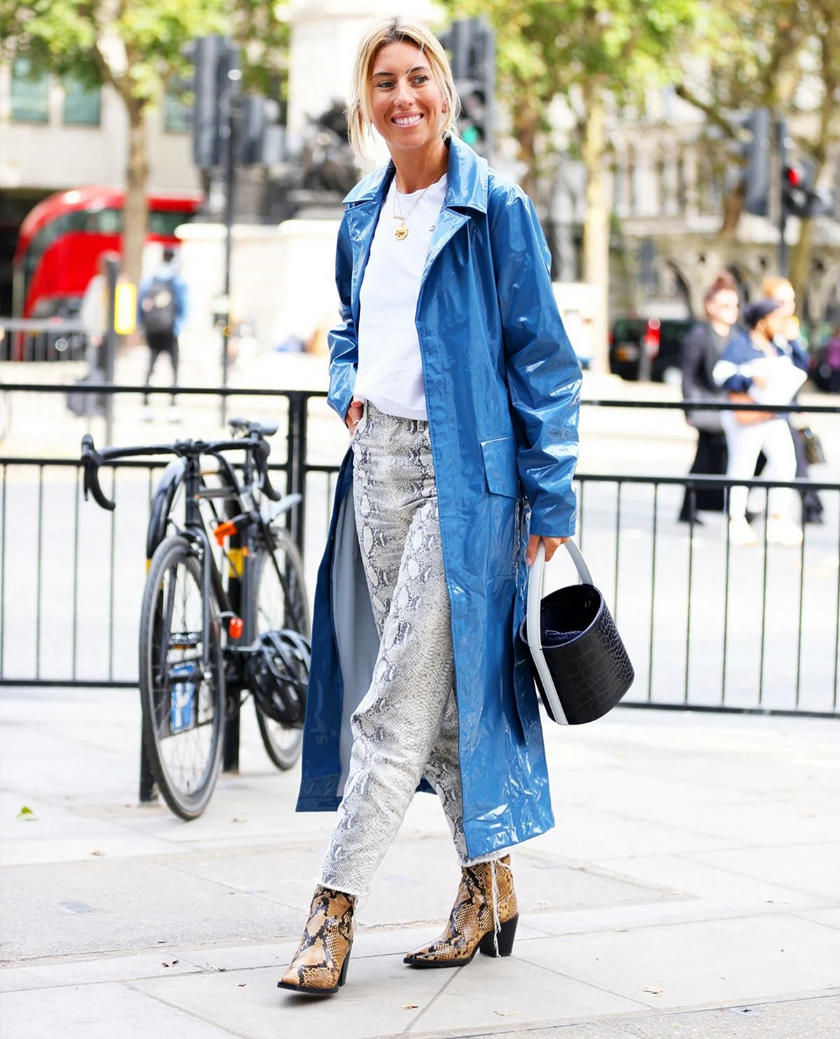 Сапоги казаки с джинсами