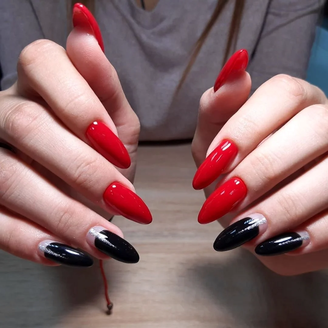 Ногти красные с черным
