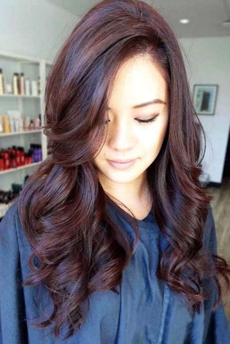 Коричневый с красным оттенком цвет волос