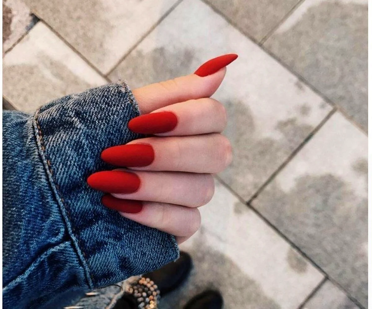 Красные длинные ногти
