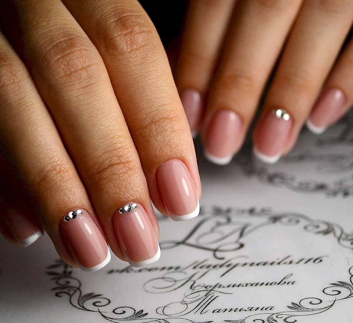 Френч маникюр на короткие ногти