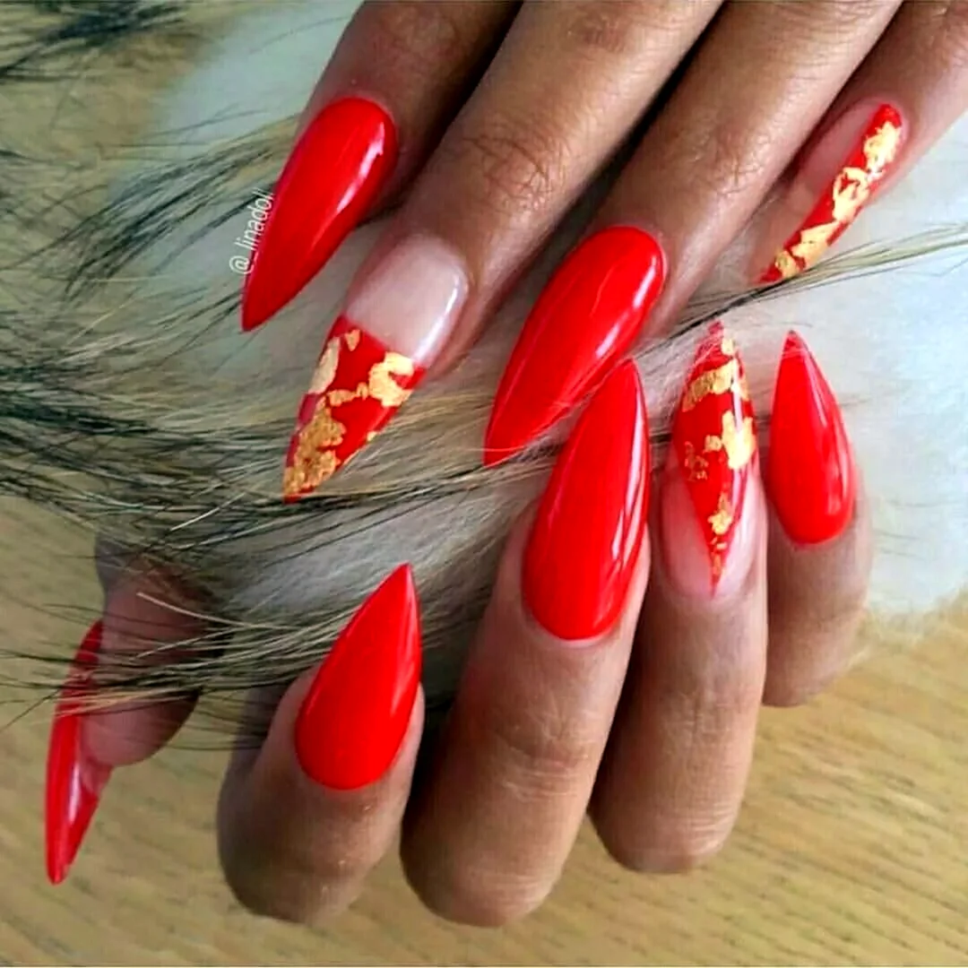 Красный френч 2022 миндаль