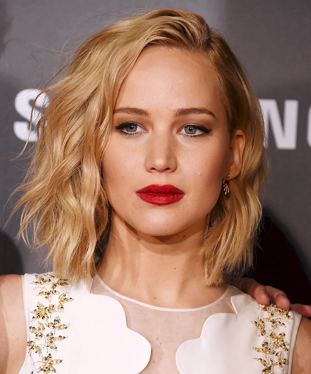 Дженнифер Лоуренс каре