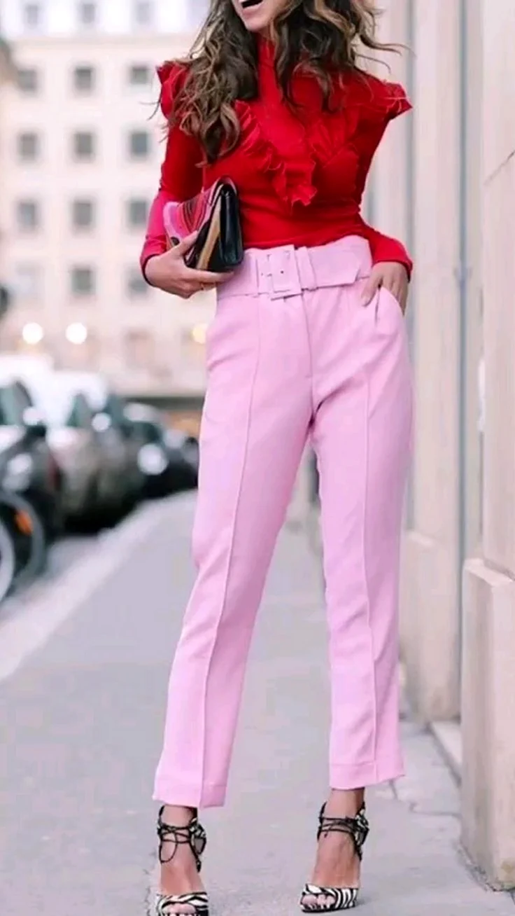 Блузка к розовым брюкам