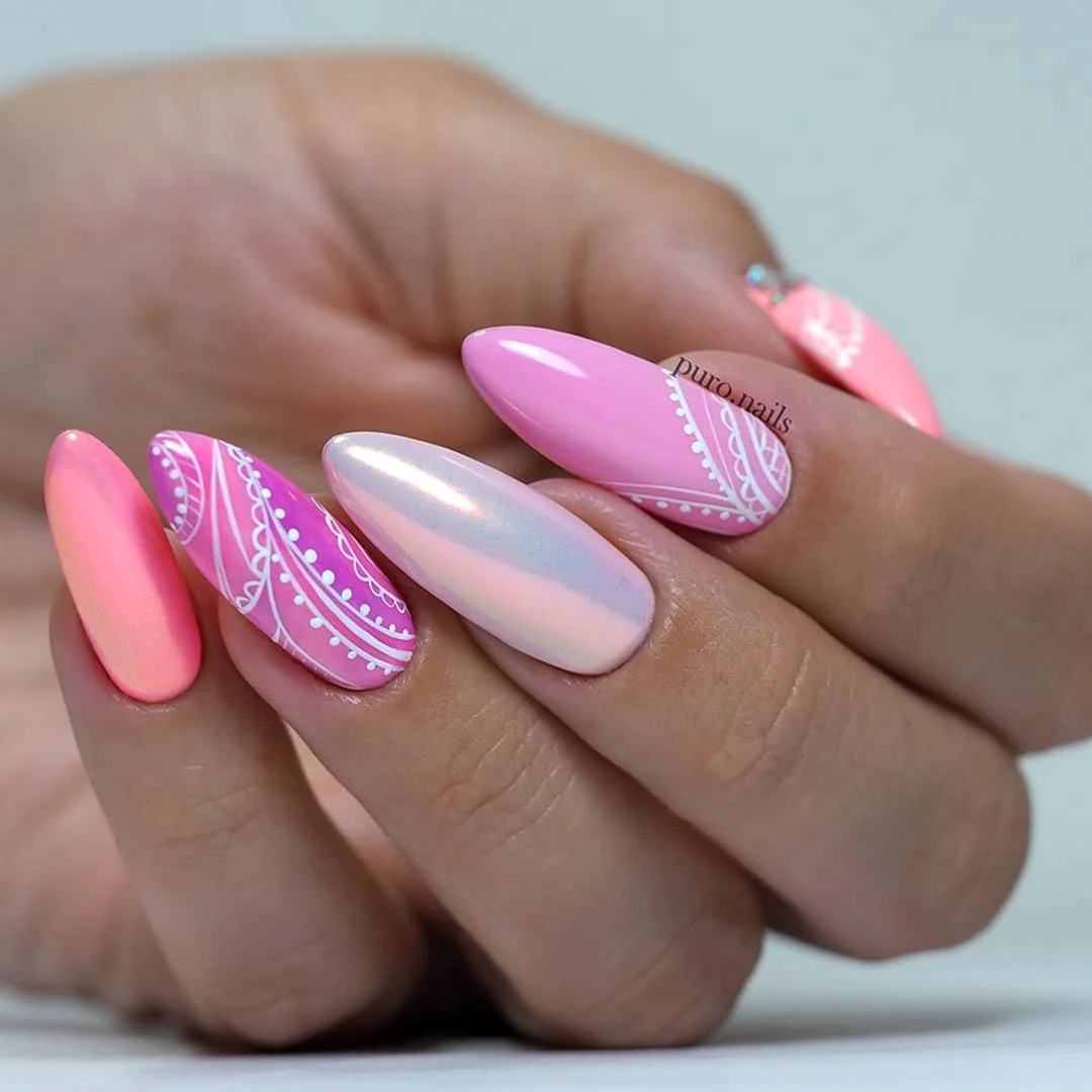 Ногти розовоглцвета миндаль