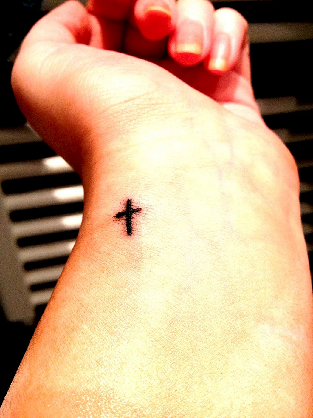 Тату на руке маленькие легкие