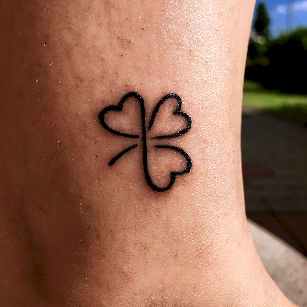 Клевер трехлистный тату