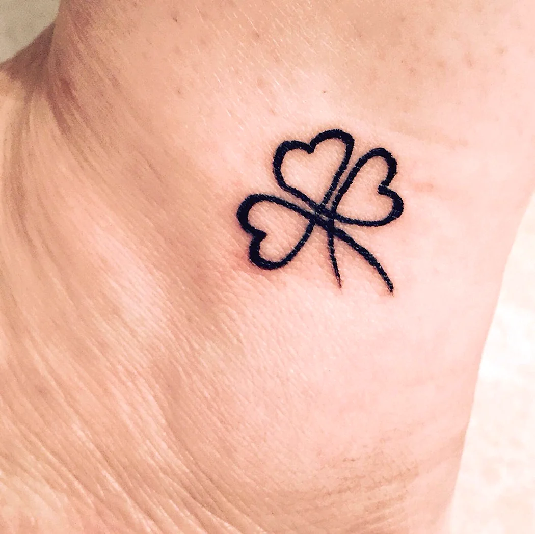 Маленькая тату Клевер