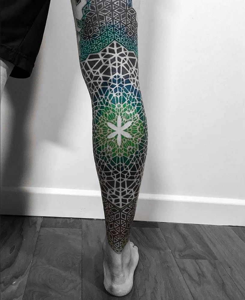 Мандала на ноге мужская