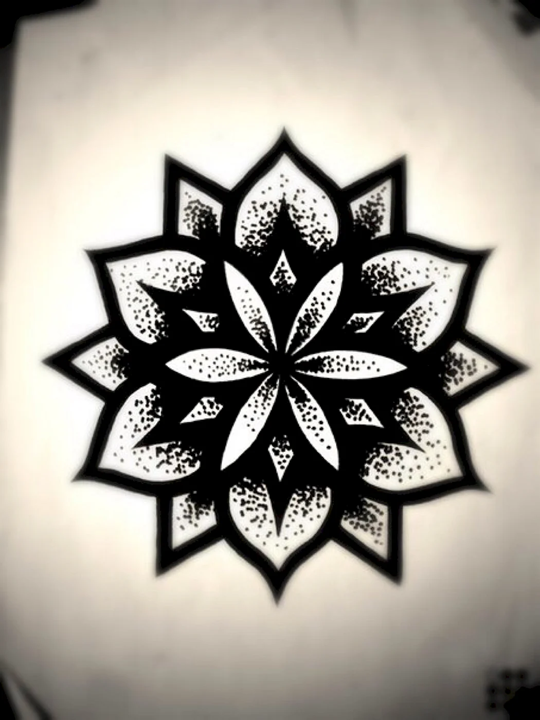 Мандала на кисть эскиз