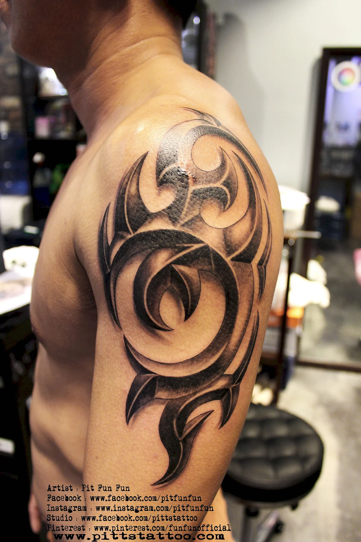 Тату на плече