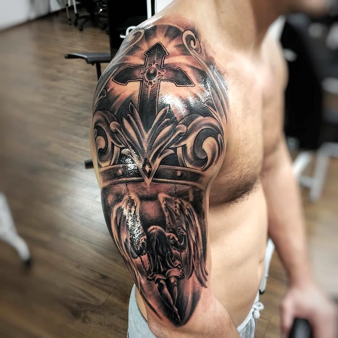 Тату на плече