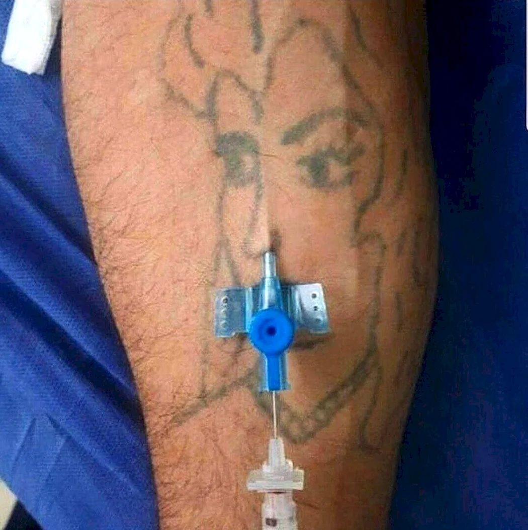 Тату на медицинскую тематику для девушек