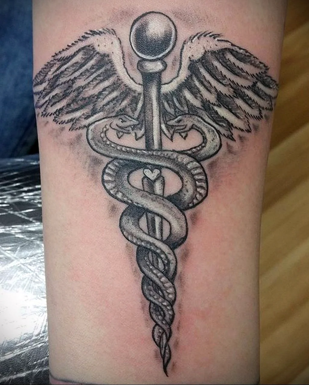 Кадуцей Гермеса тату