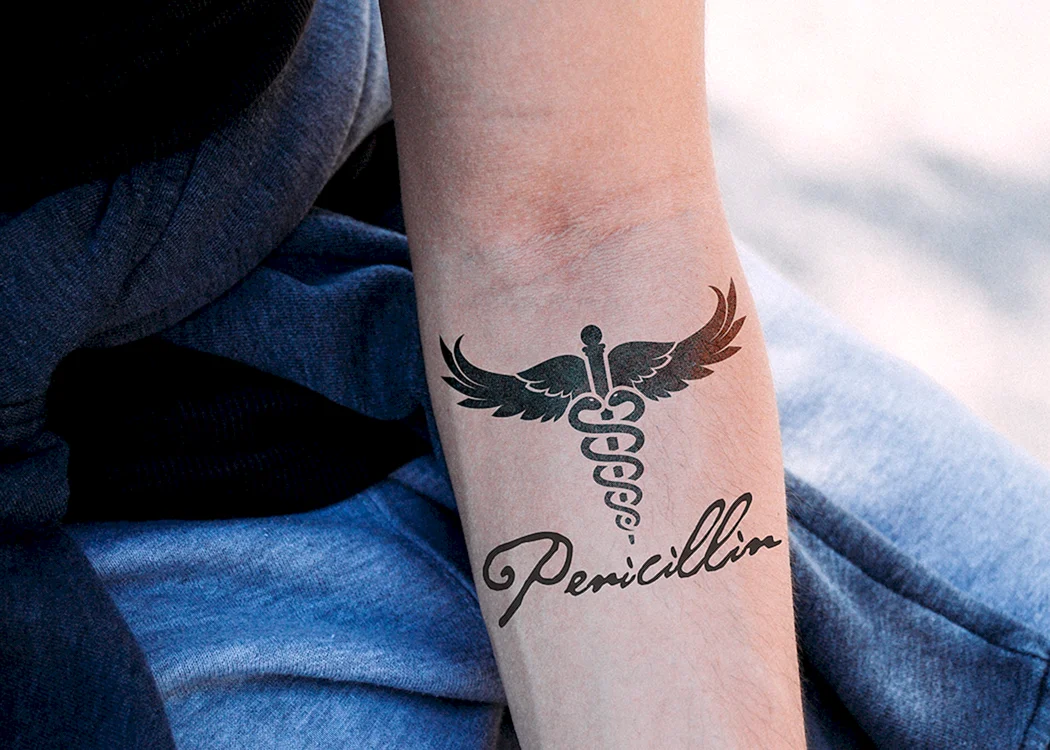 Татуировки медиков предплечье