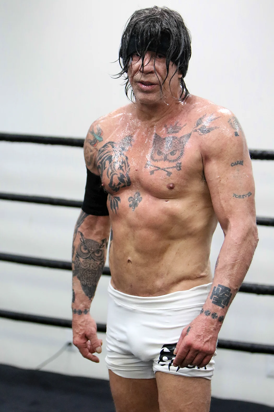 Микки Рурк торс