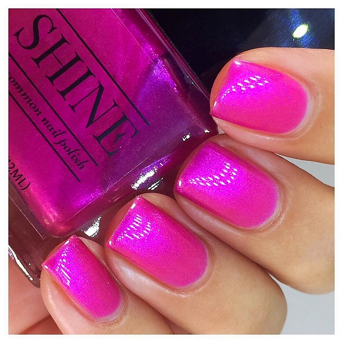 Розовый лак яркий