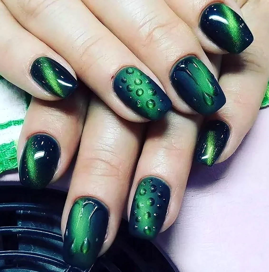 Маникюр 2022 кошачий глаз зеленый