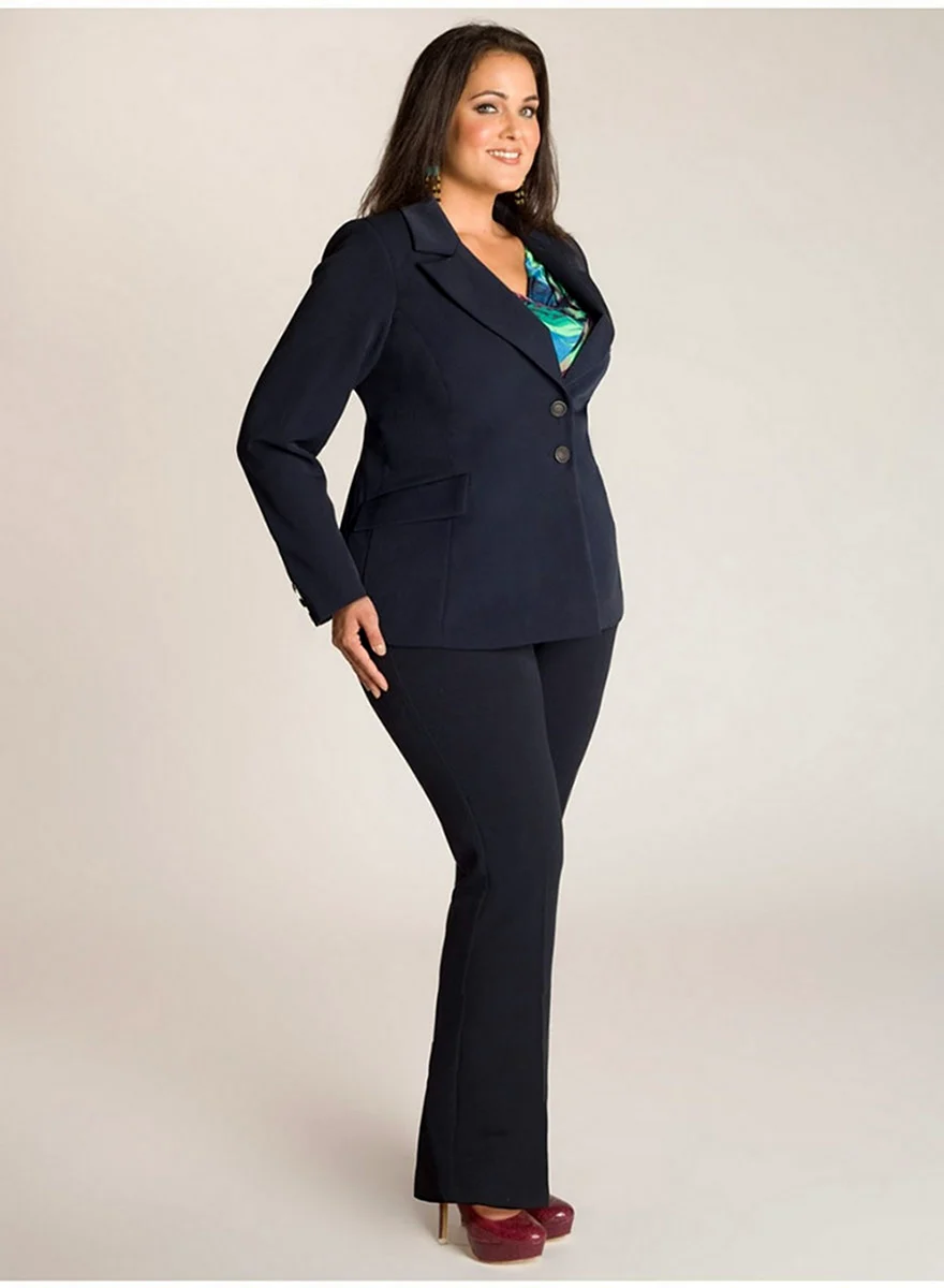 Модель Кингсайз размер 52 брючный костюм