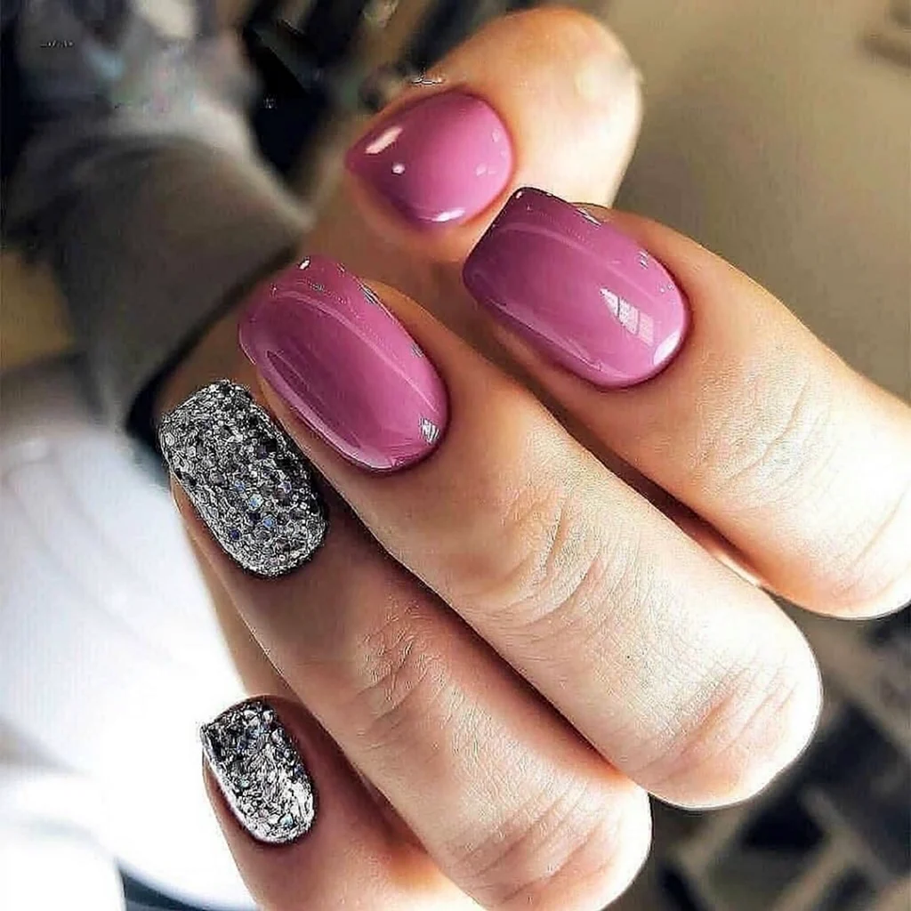 Маникюр малиновый с серебром