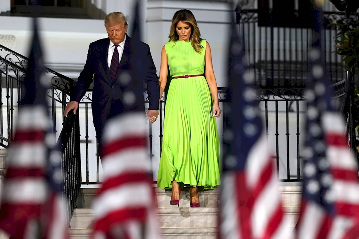 Мелания Трамп одежда 2021