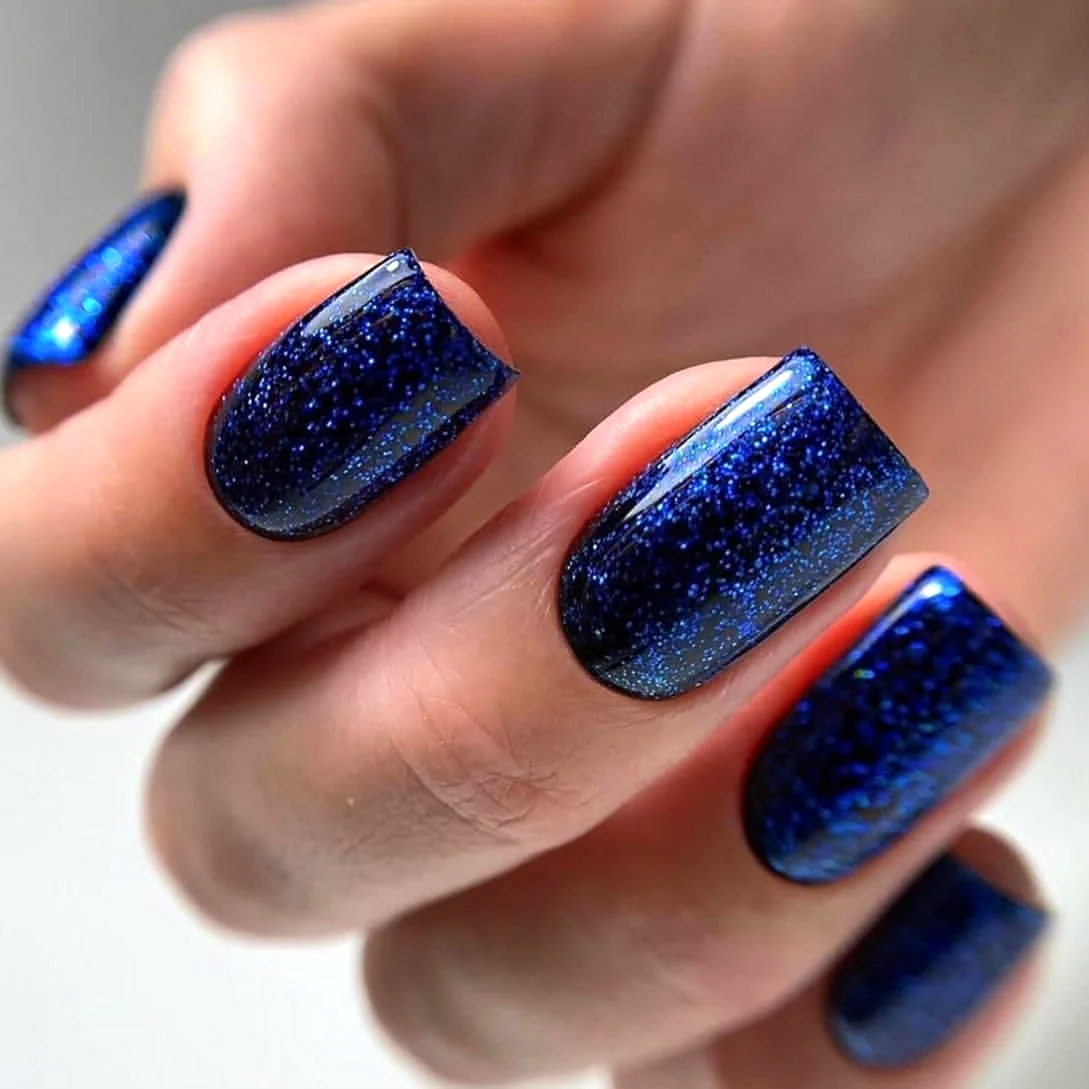 Маникюр синий с блестками