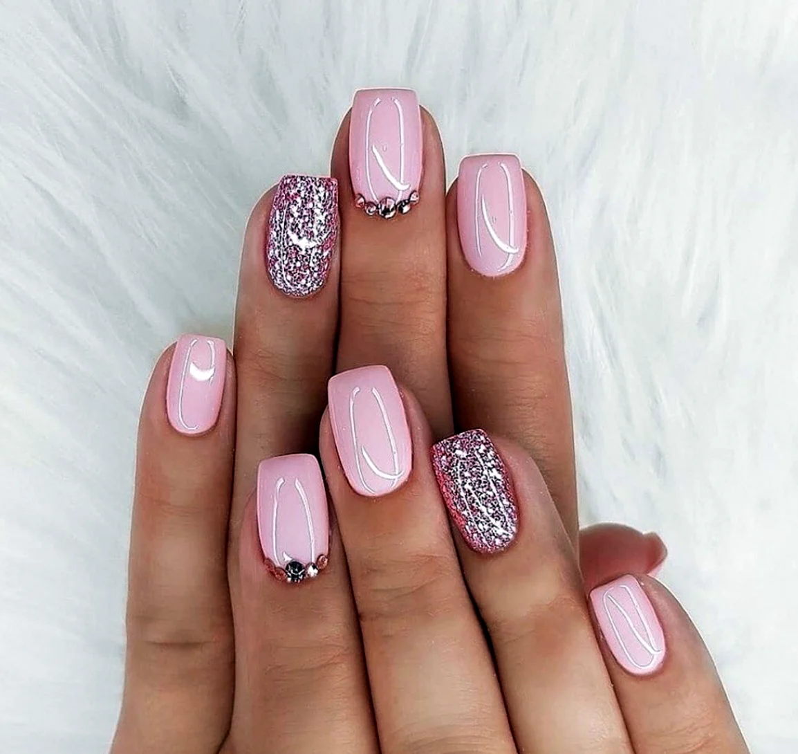 Розовые ногти
