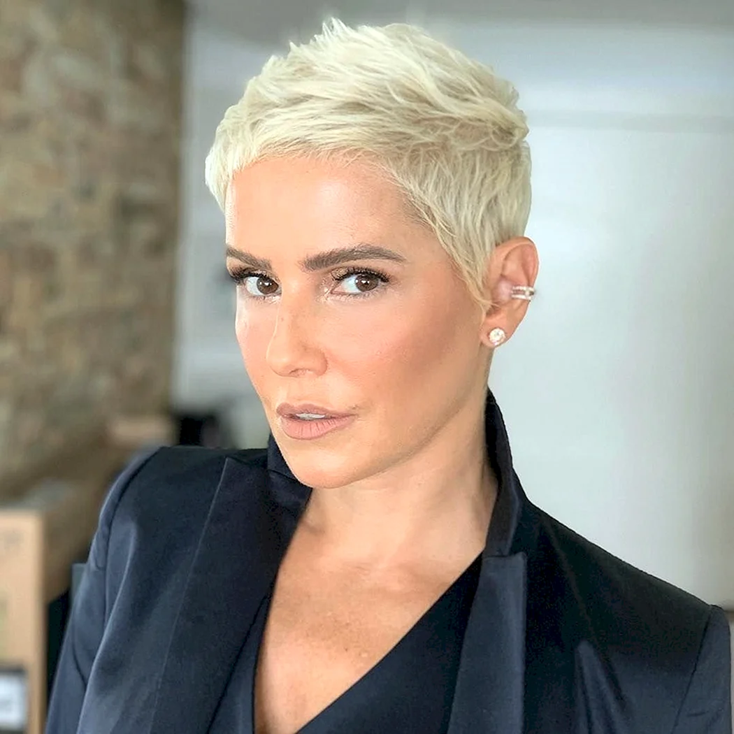 Кэти Перри стрижка Пикси