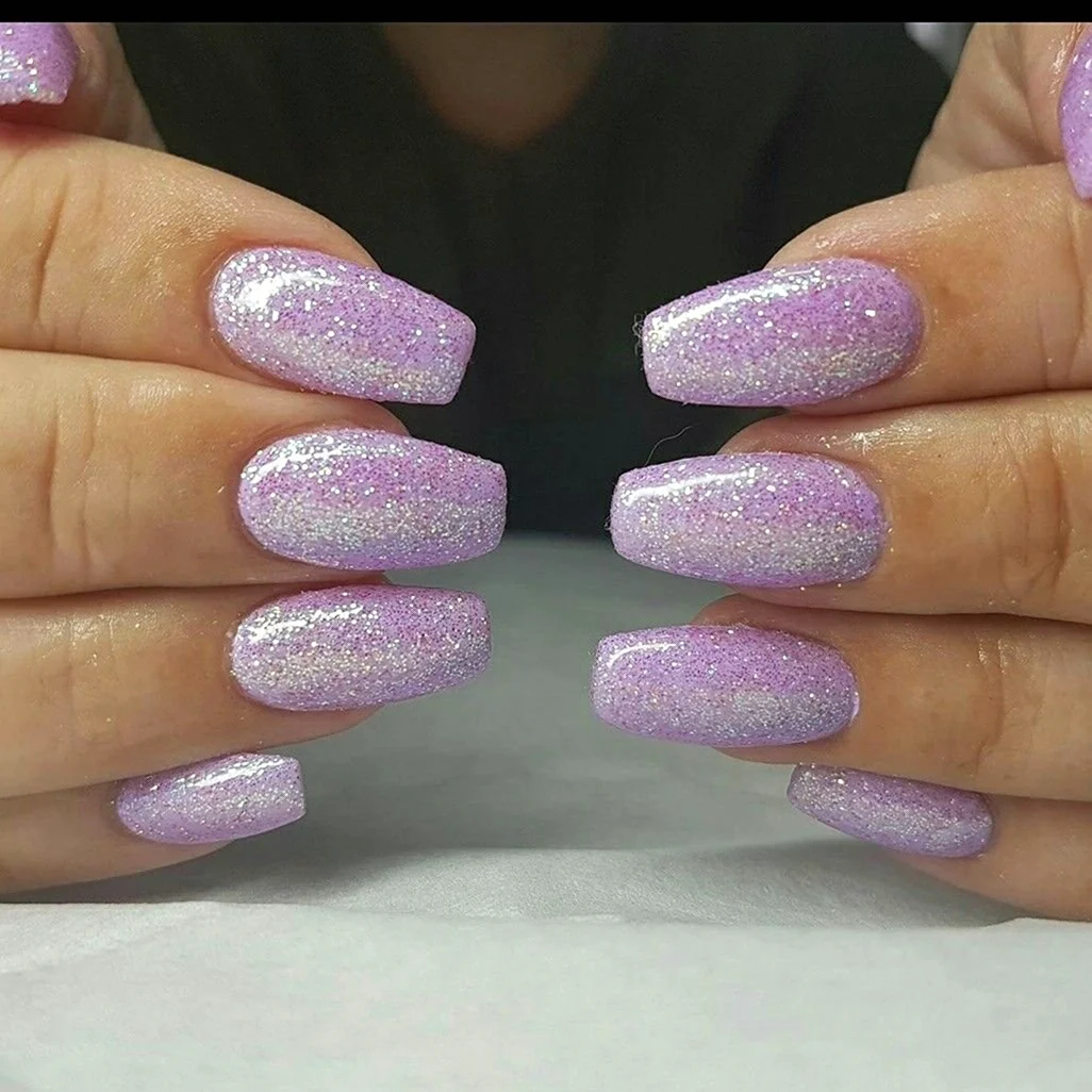 Сиреневые ногти с блестками