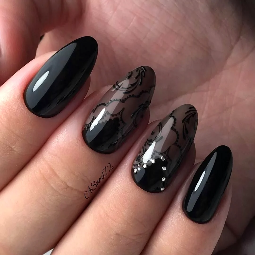 Черный маникюр