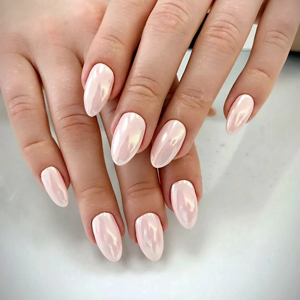 Маникюр нюдовый Жемчужная втирка