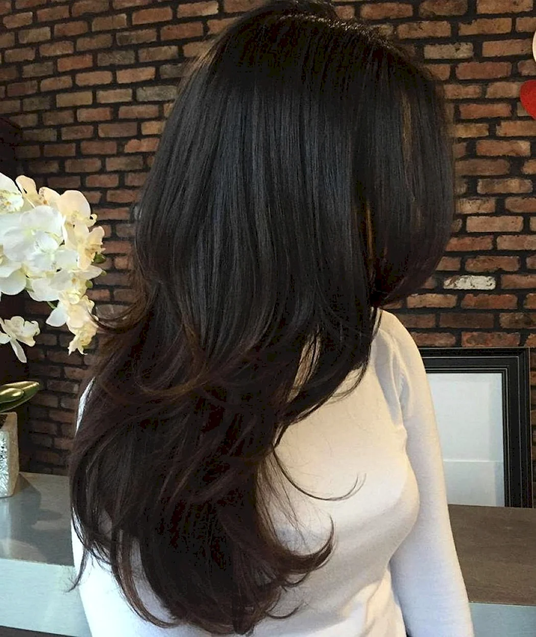 Градуированный Каскад на длинные темные волосы