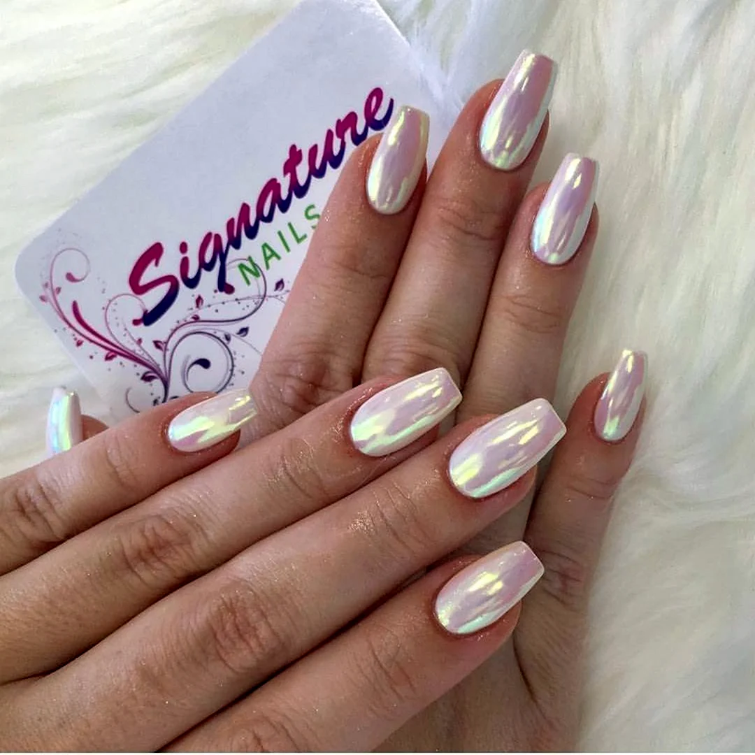 Маникюр розовый перламутровый