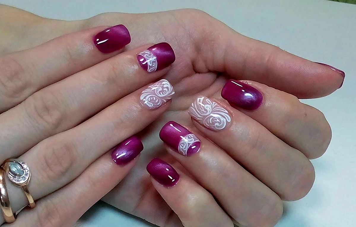 Праздничный маникюр на короткие ногти