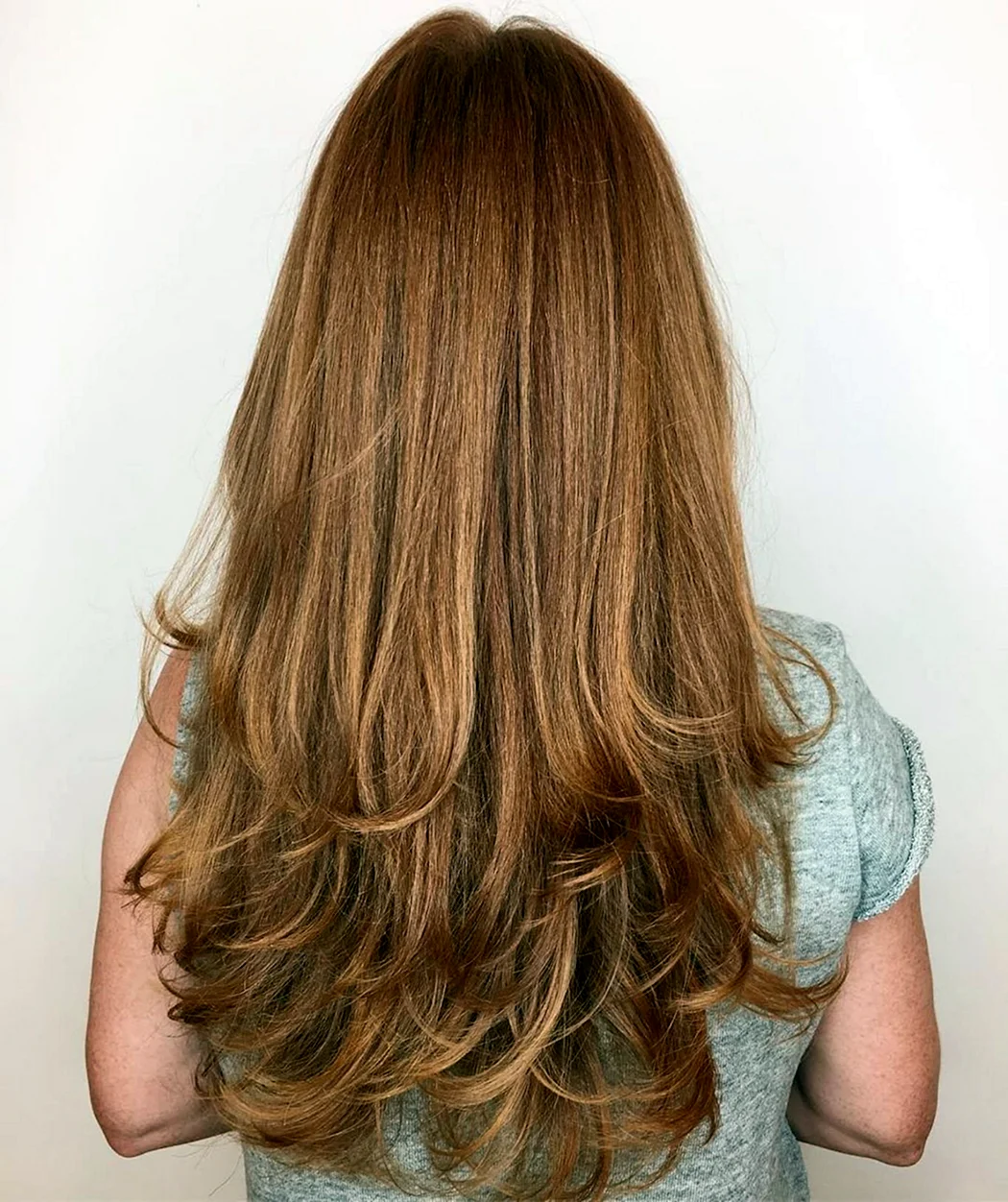 Каскад на длинные волосы сзади