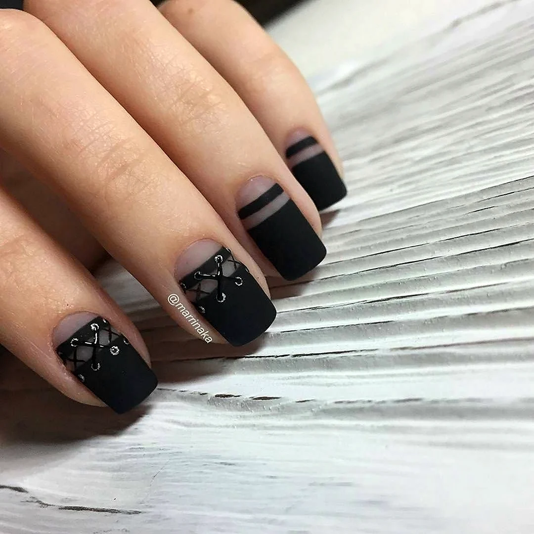 Маникюр вуаль черный