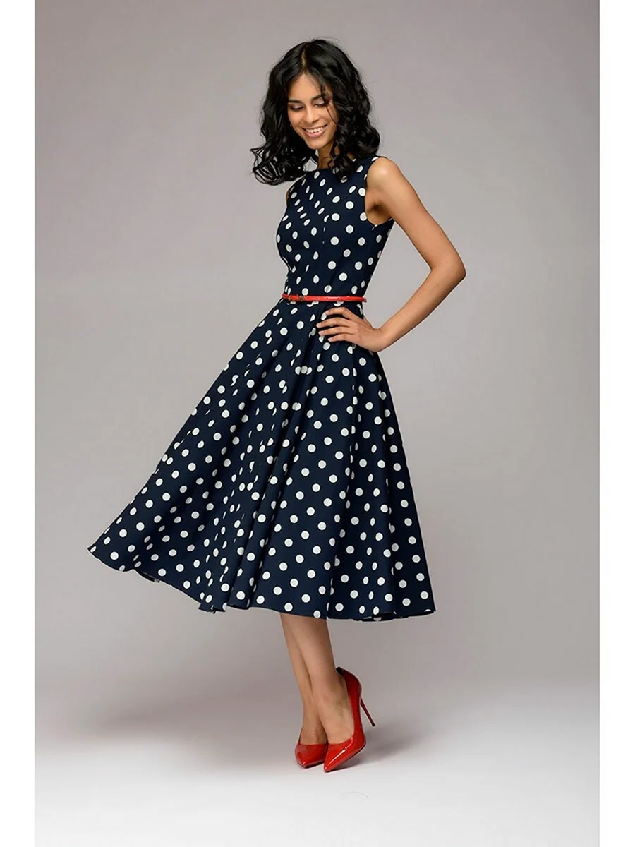 Синее платье в горошек