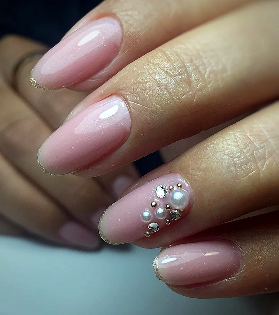 Маникюр с жемчугом