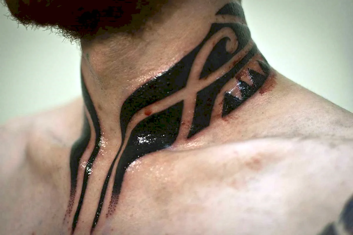 Тату трайбл на шее мужские