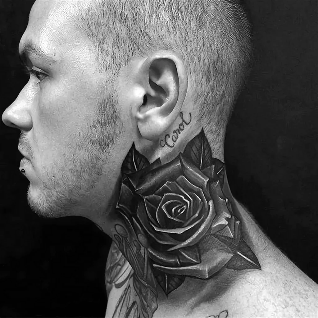 Тату на шее сбоку