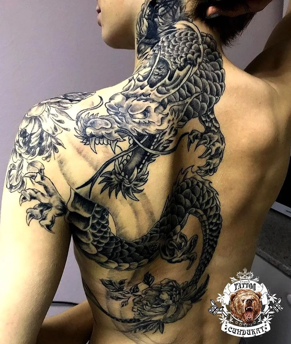 Тату дракона на спине мужские