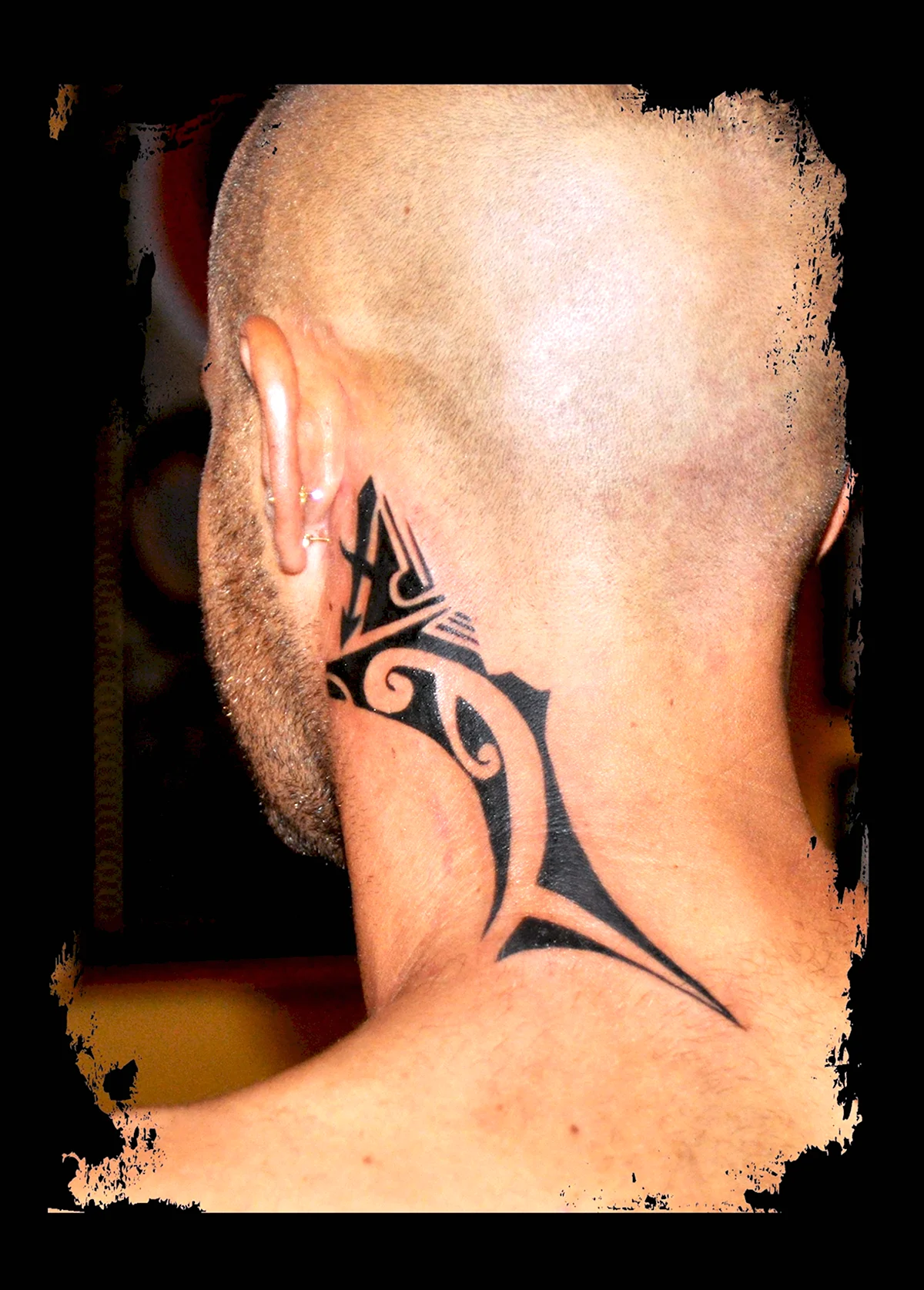 Тату на шее узор