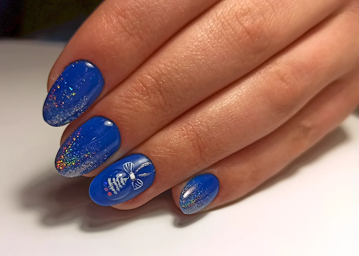 Маникюр синего цвета с блестками