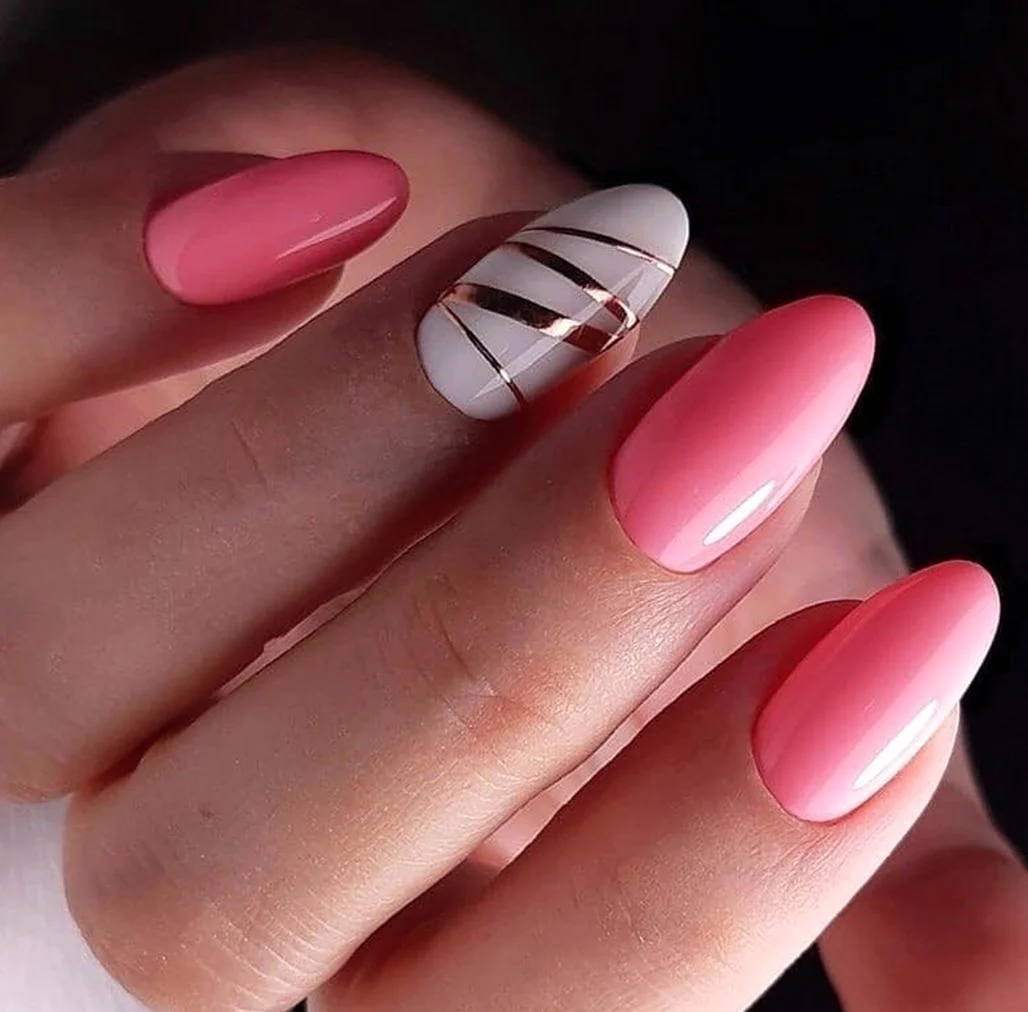 Розовый маникюр