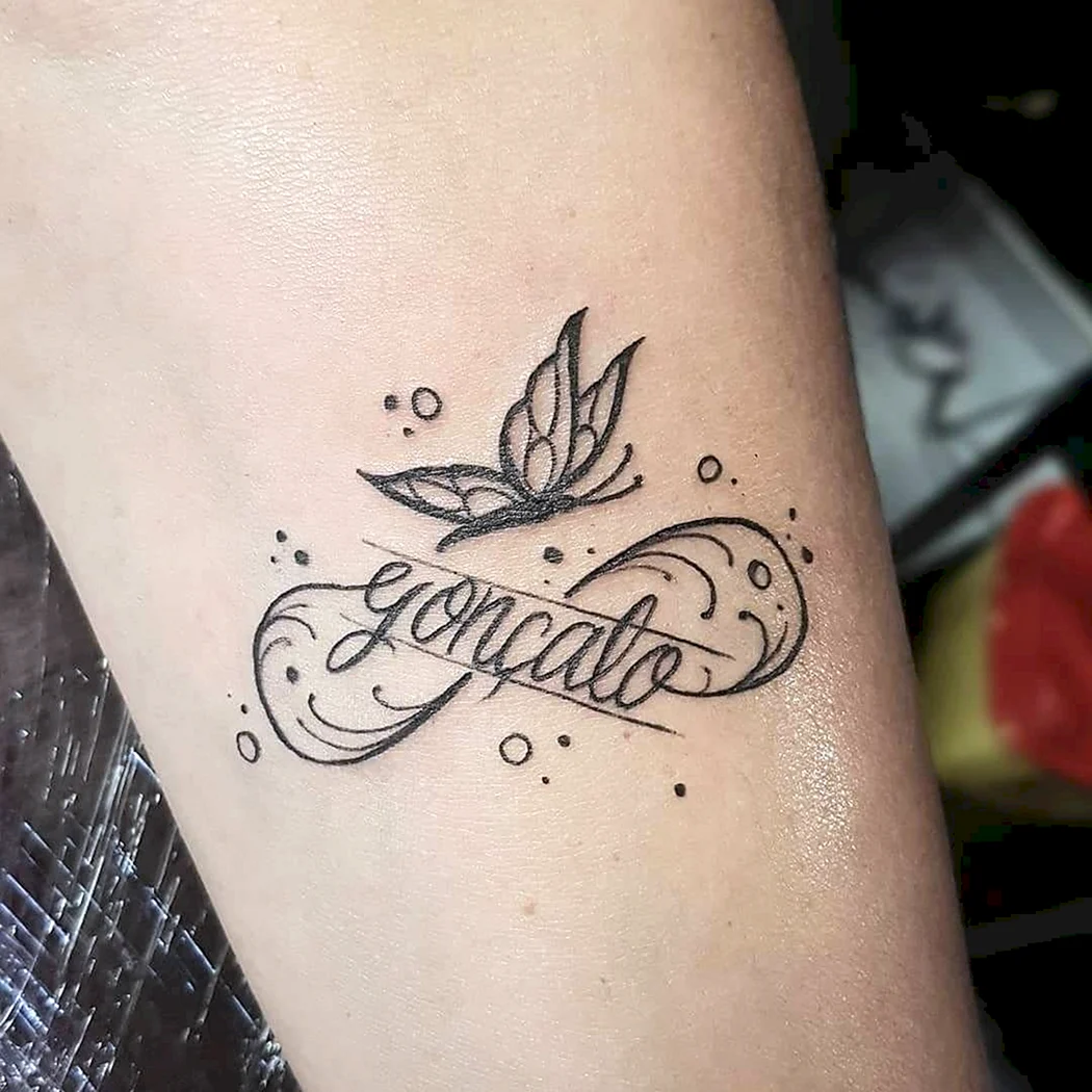 Тату с именем